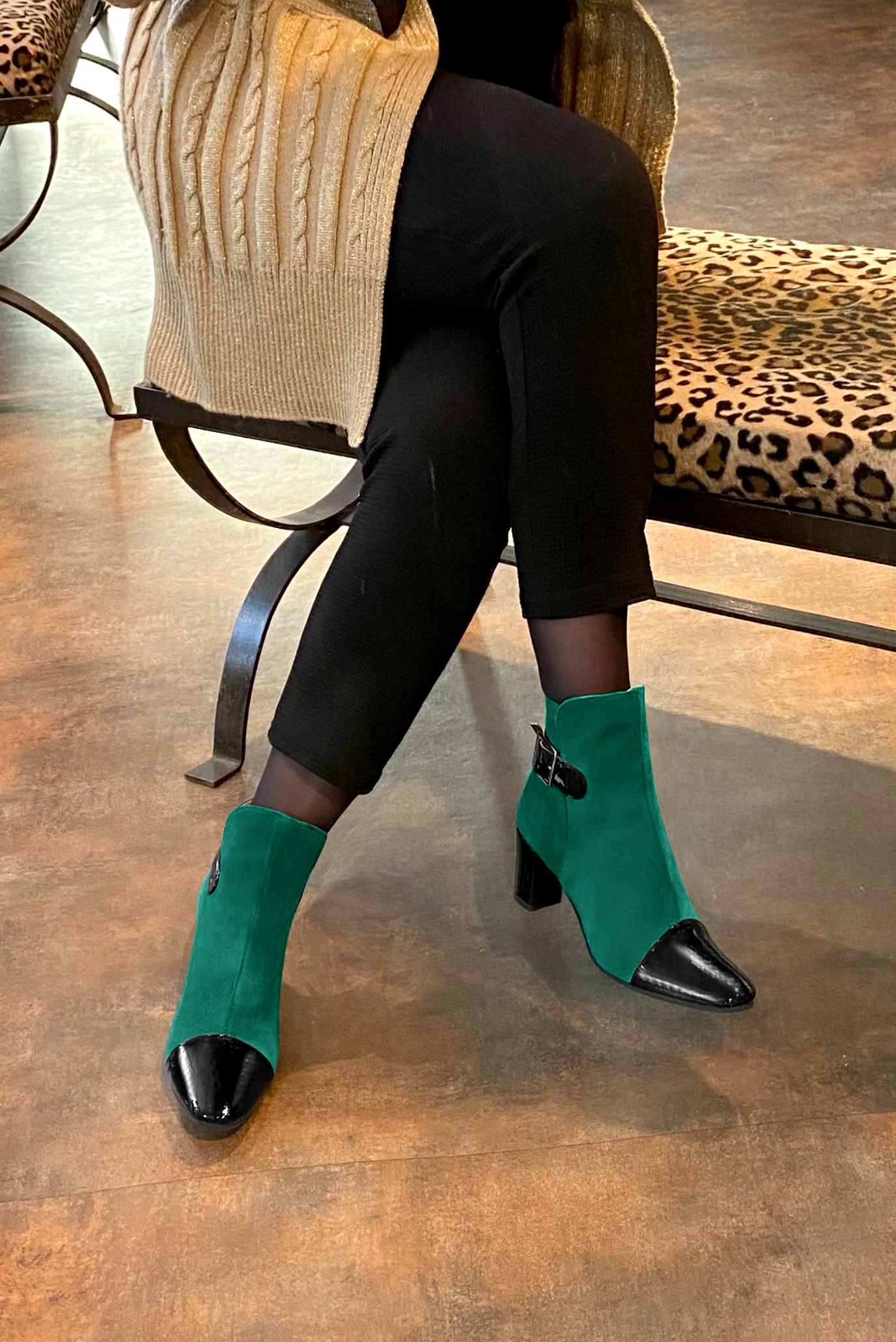 Gloss black and emerald green women's ankle boots with buckles at the back. Round toe. Medium block heels. Worn view - Florence KOOIJMAN
